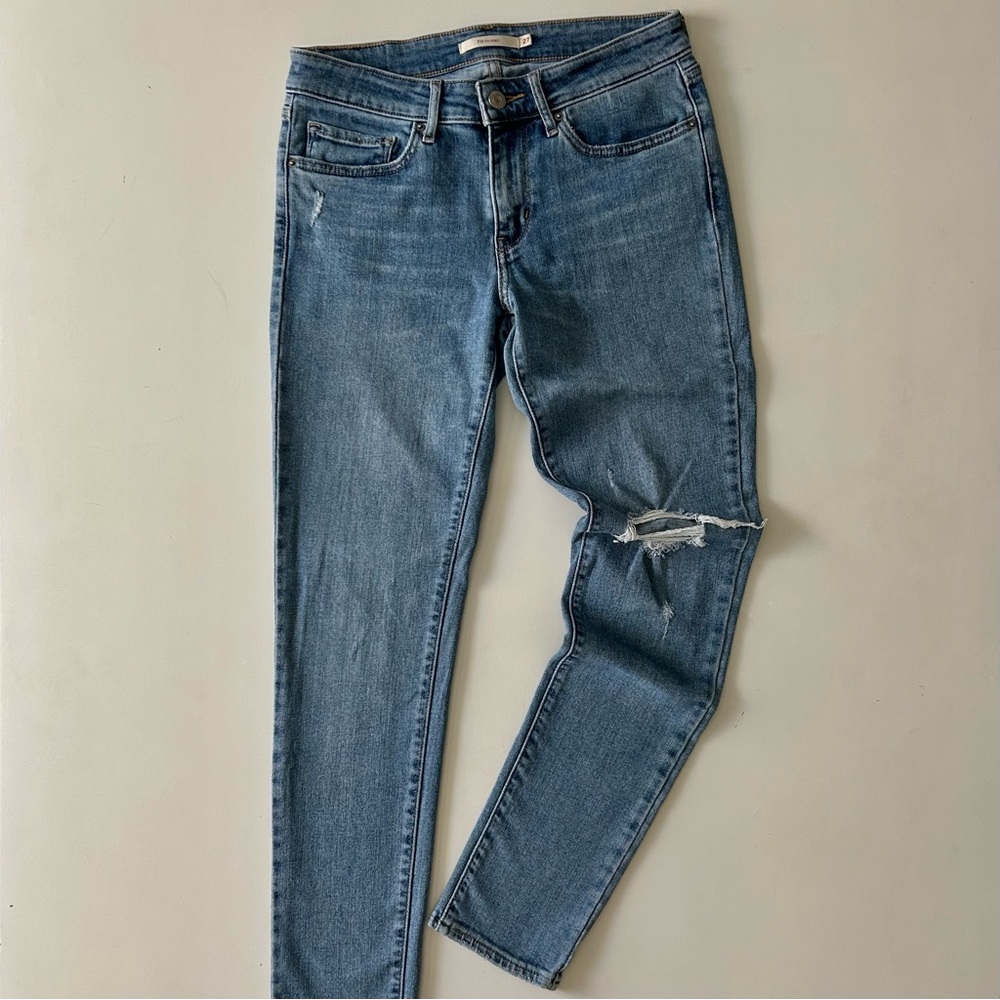 Levi’s 711 Skinny Distressed Jeans Medium Wash Fall/Winter Denim Size 27